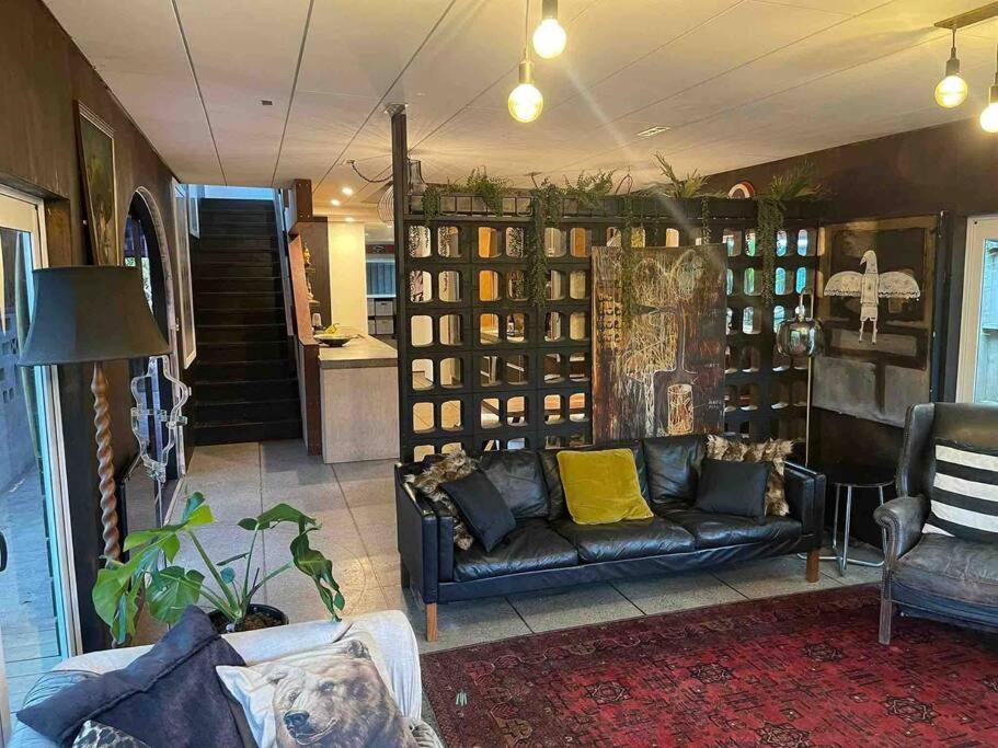 Electric Waihi Beach House - Family & Dog Friendly, Close To Beach, Pool Table, Outdoor Fire Room, Skate Ramp Bowentown Eksteriør billede