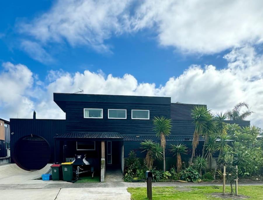 Electric Waihi Beach House - Family & Dog Friendly, Close To Beach, Pool Table, Outdoor Fire Room, Skate Ramp Bowentown Eksteriør billede