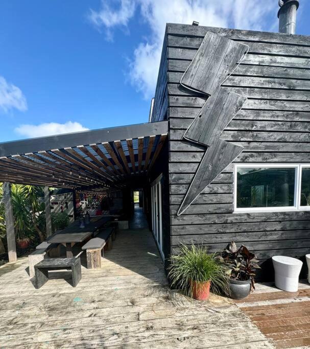 Electric Waihi Beach House - Family & Dog Friendly, Close To Beach, Pool Table, Outdoor Fire Room, Skate Ramp Bowentown Eksteriør billede